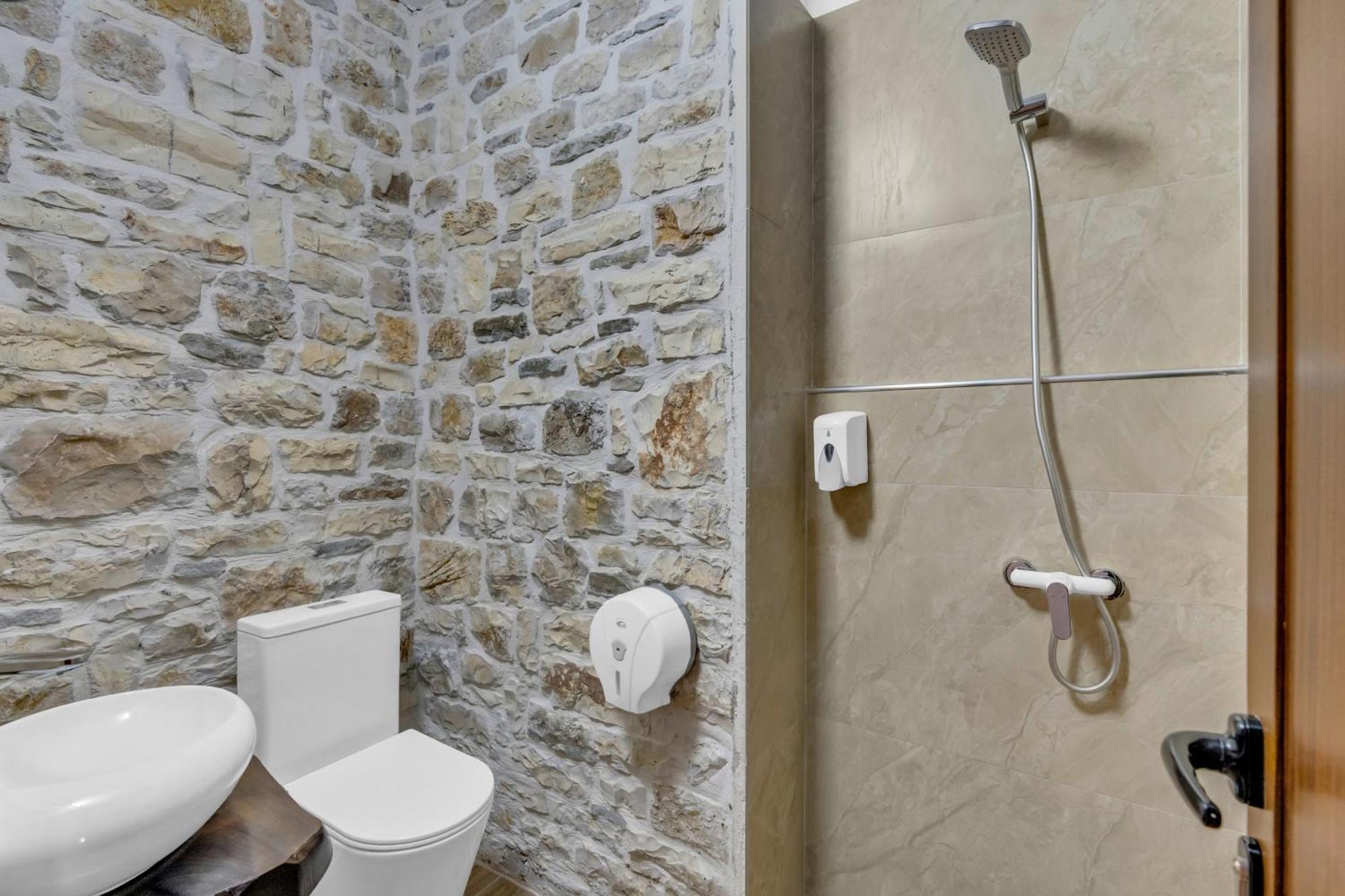 Hotel Bohem Berat Extérieur photo