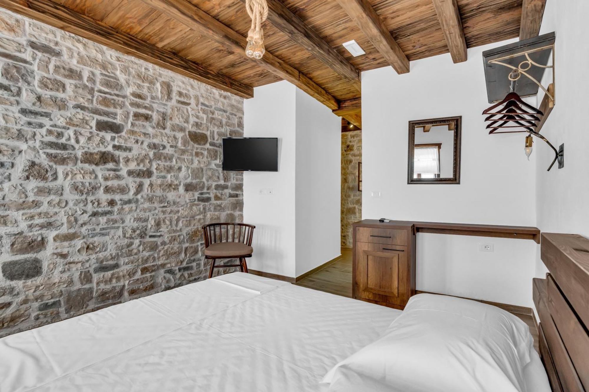Hotel Bohem Berat Extérieur photo